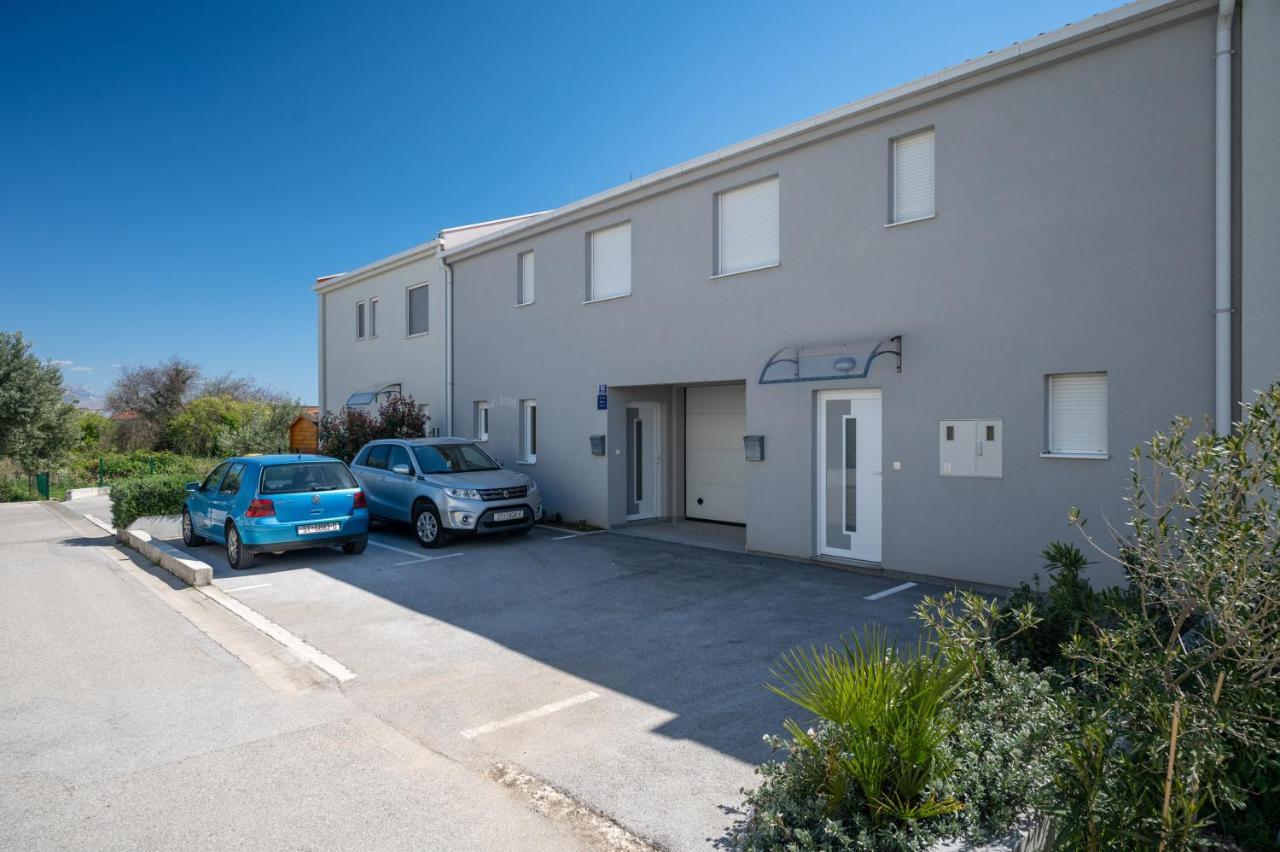 Apartment Tikvarin, Kastel Kambelovac Kastela Exterior photo