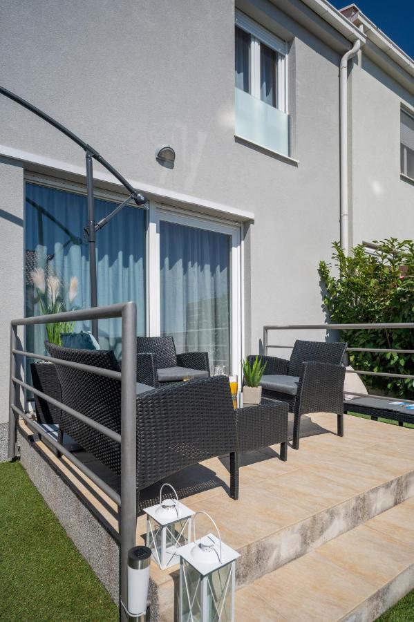 Apartment Tikvarin, Kastel Kambelovac Kastela Exterior photo